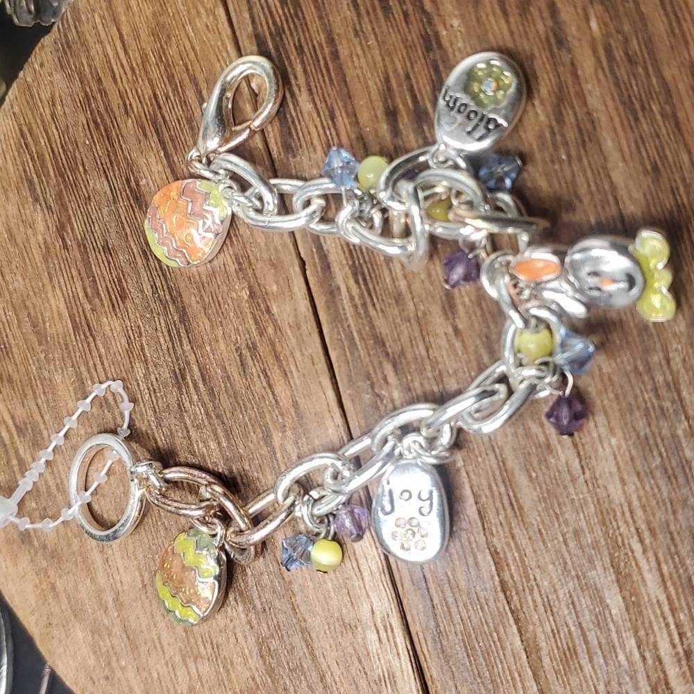 B3233‎ easter charm bracelet